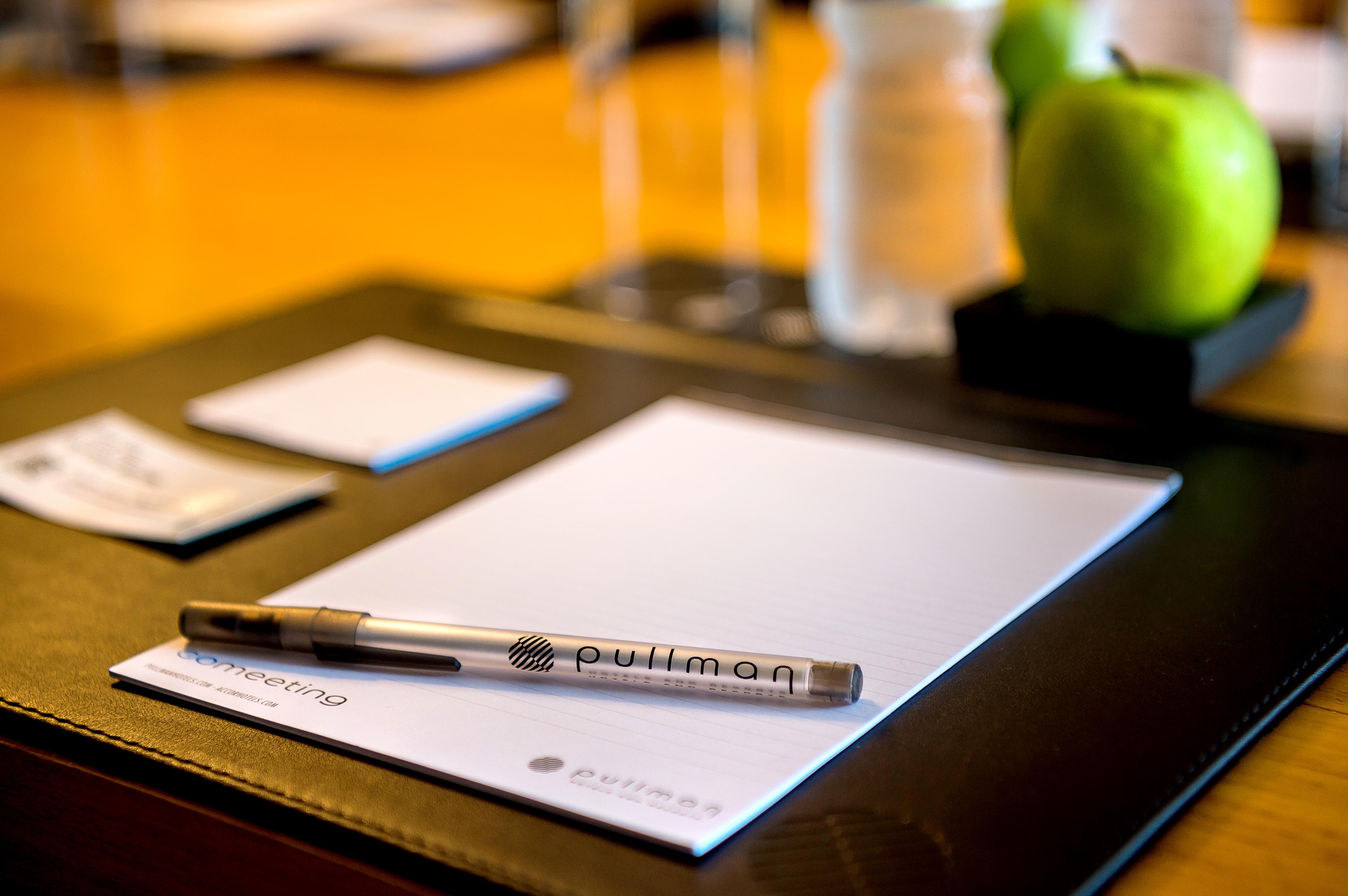 Pullman Sao Paulo Guarulhos Airport Hotel Bagian luar foto A pen and a notepad