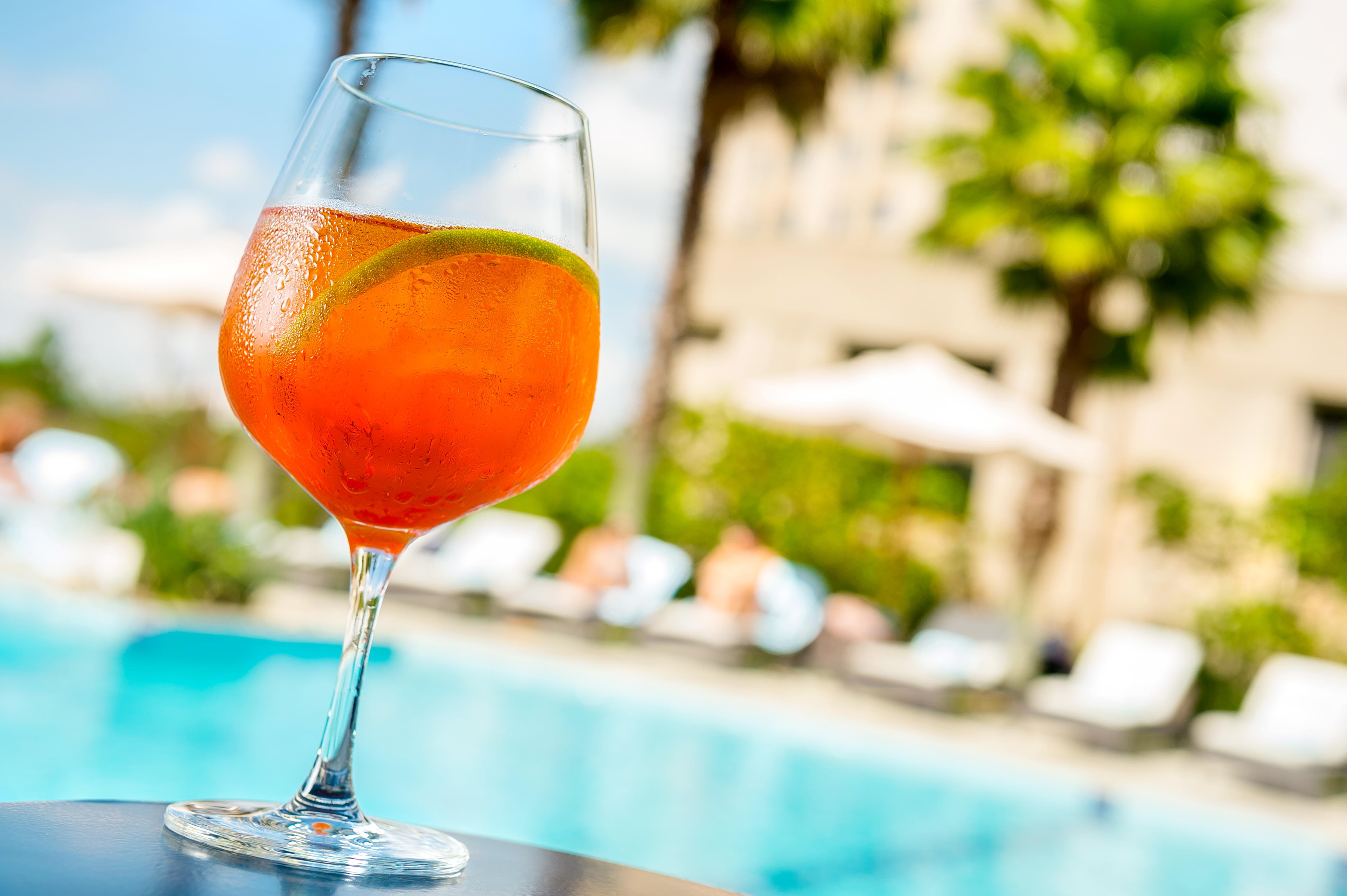 Pullman Sao Paulo Guarulhos Airport Hotel Bagian luar foto A glass of Aperol Spritz