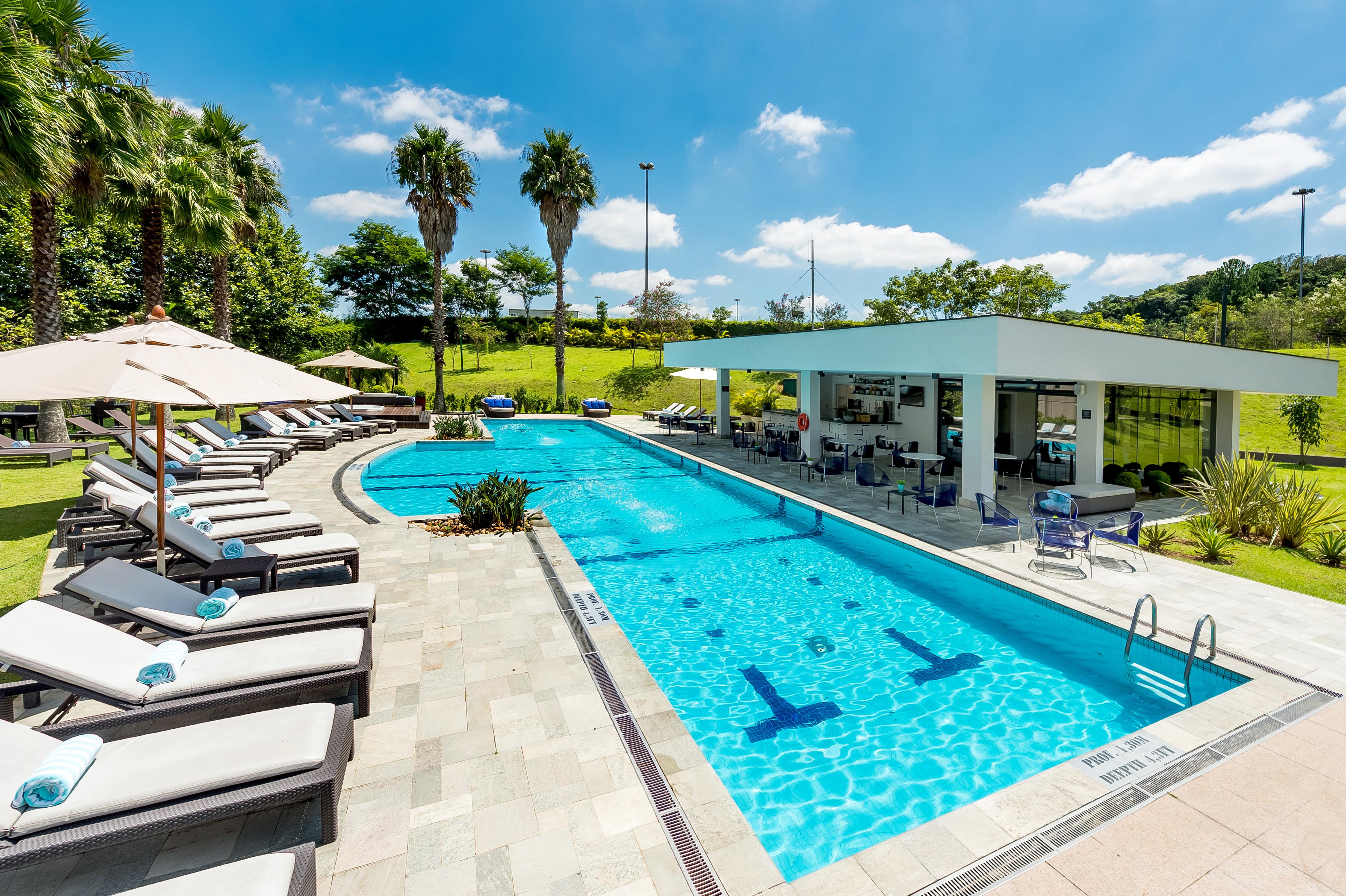 Pullman Sao Paulo Guarulhos Airport Hotel Bagian luar foto The swimming pool at the hotel